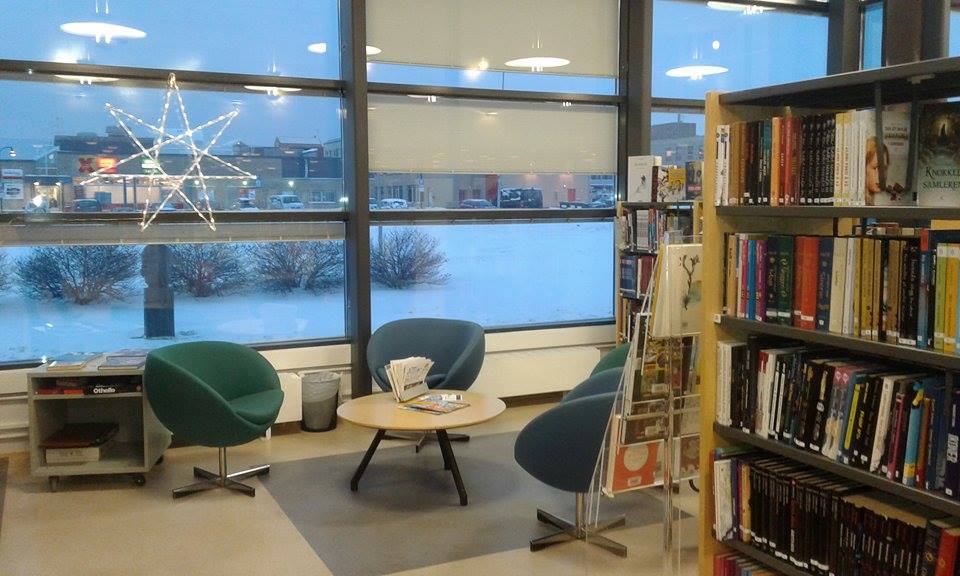 Lesekrok på Vadsø bibliotek (foto: Lisbeth R. Dragnes)